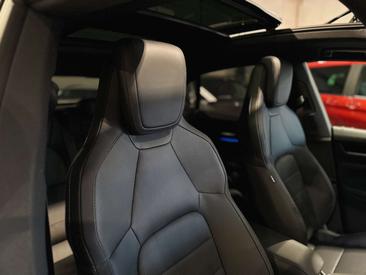 Porsche Macan Electric — photo 29