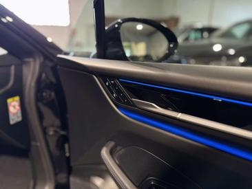 Porsche Macan Electric — photo 32