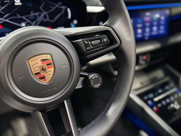 Porsche Macan Electric — photo 40