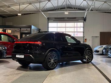 Porsche Macan Electric — photo 42