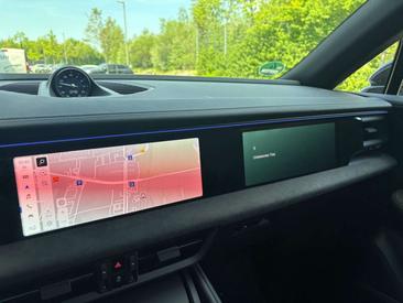 Porsche Macan GTS Electric — photo 13
