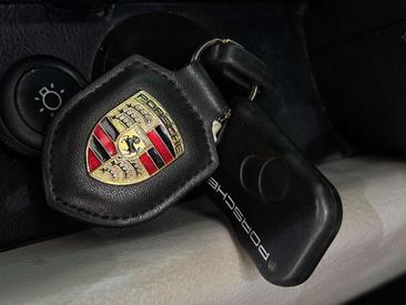 Porsche 911 Carrera 4S — photo 24