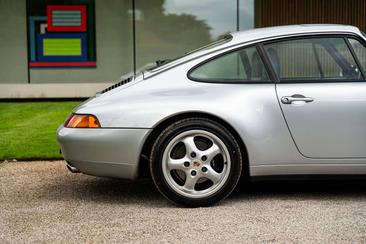 Porsche 993 Carrera 2 — photo 8