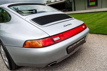 Porsche 993 Carrera 2 — photo 13