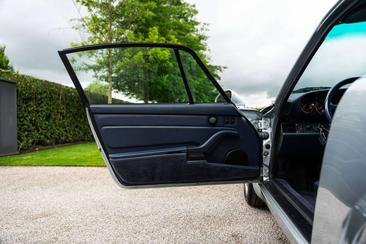 Porsche 993 Carrera 2 — photo 16