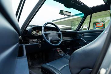 Porsche 993 Carrera 2 — photo 17