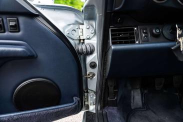 Porsche 993 Carrera 2 — photo 18