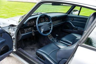 Porsche 993 Carrera 2 — photo 19