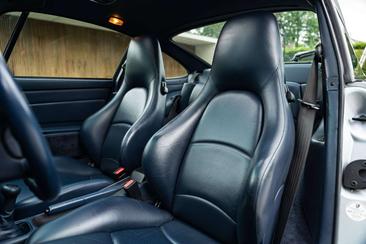 Porsche 993 Carrera 2 — photo 20