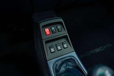 Porsche 993 Carrera 2 — photo 27