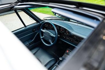 Porsche 993 Carrera 2 — photo 29