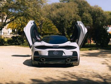 McLaren GT — photo 8