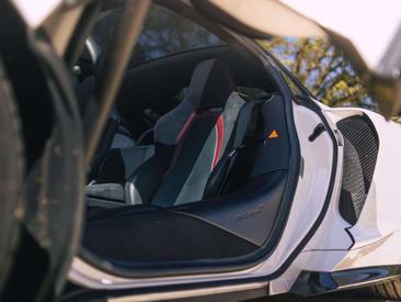 McLaren GT — photo 16