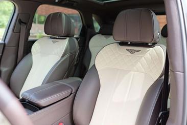 Bentley Bentayga V8 — photo 9