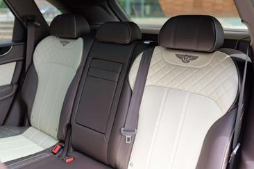 Bentley Bentayga V8 — photo 10