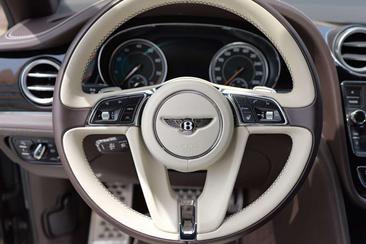 Bentley Bentayga V8 — photo 11