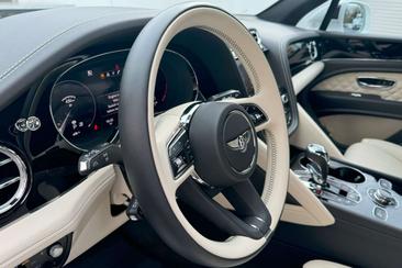 Bentley Bentayga V8 — photo 6