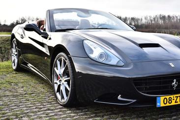 Ferrari California — photo 3
