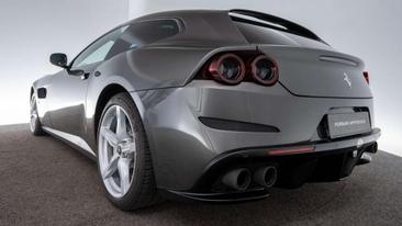 Ferrari GTC4Lusso — photo 10
