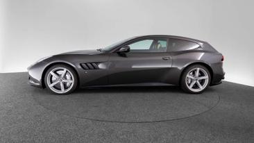Ferrari GTC4Lusso — photo 11