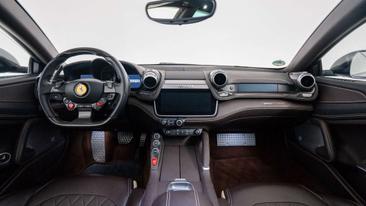 Ferrari GTC4Lusso — photo 12