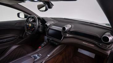 Ferrari GTC4Lusso — photo 13