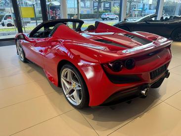 Ferrari F8 Spider — photo 3