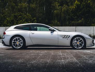 Ferrari GTC4Lusso T — photo 4