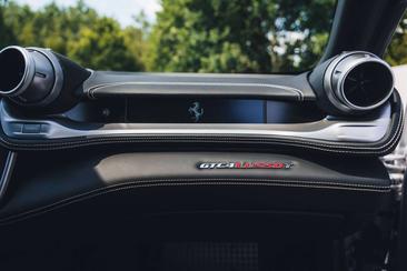 Ferrari GTC4Lusso T — photo 17