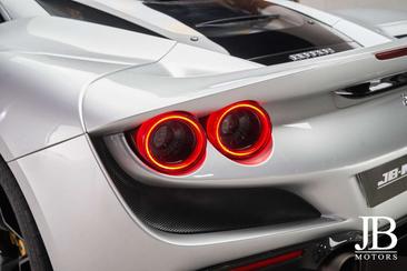 Ferrari F8 Tributo — photo 18