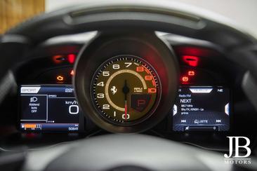 Ferrari F8 Tributo — photo 41