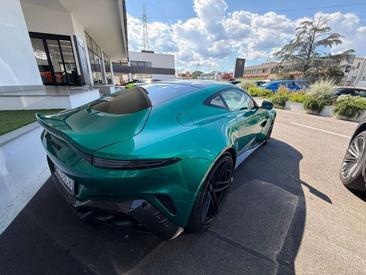 Aston Martin Vantage V8 — photo 10