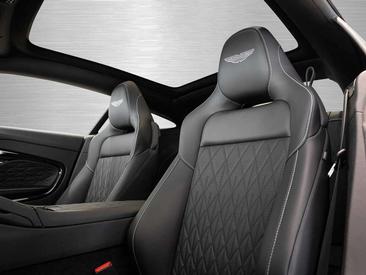 Aston Martin DB12 V8 — photo 12
