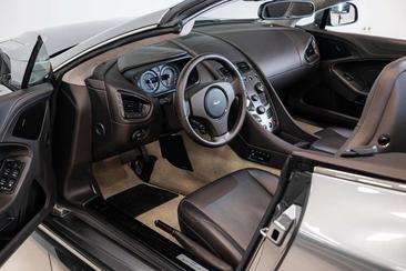 Aston Martin Vanquish V12 — photo 4