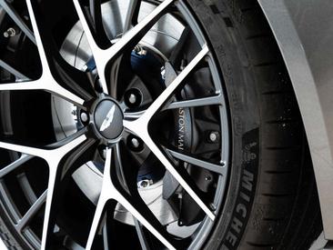 Aston Martin DB12 V8 — photo 23