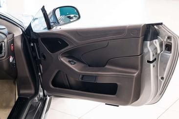 Aston Martin Vanquish V12 — photo 7