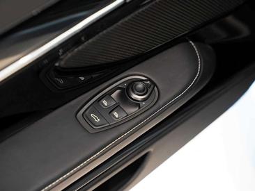 Aston Martin DB12 V8 — photo 30