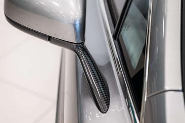 Aston Martin Vanquish V12 — photo 12