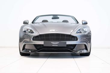 Aston Martin Vanquish V12 — photo 13