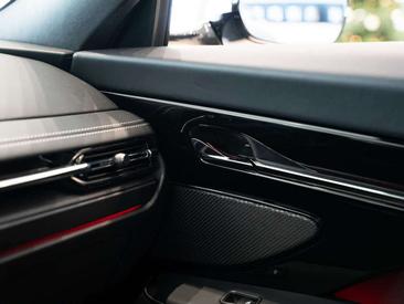 Aston Martin DB12 V8 — photo 40