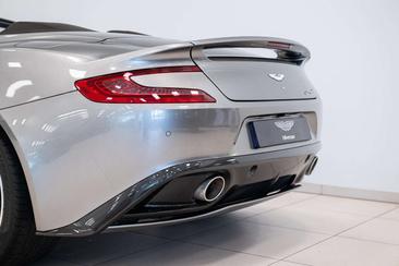 Aston Martin Vanquish V12 — photo 19