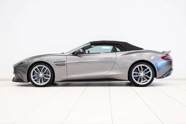 Aston Martin Vanquish V12 — photo 23