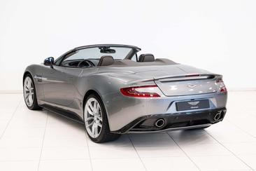 Aston Martin Vanquish V12 — photo 27