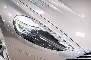 Aston Martin Vanquish V12 — photo 37