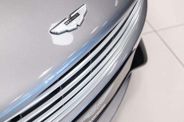 Aston Martin Vanquish V12 — photo 38