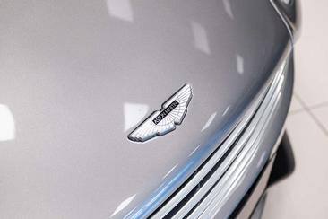 Aston Martin Vanquish V12 — photo 39