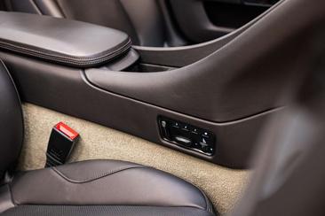 Aston Martin Vanquish V12 — photo 45