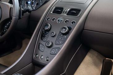 Aston Martin Vanquish V12 — photo 47