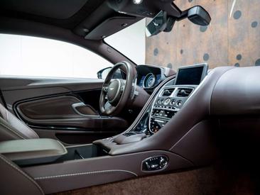 Aston Martin DB11 V8 — photo 16