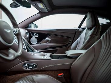 Aston Martin DB11 V8 — photo 19